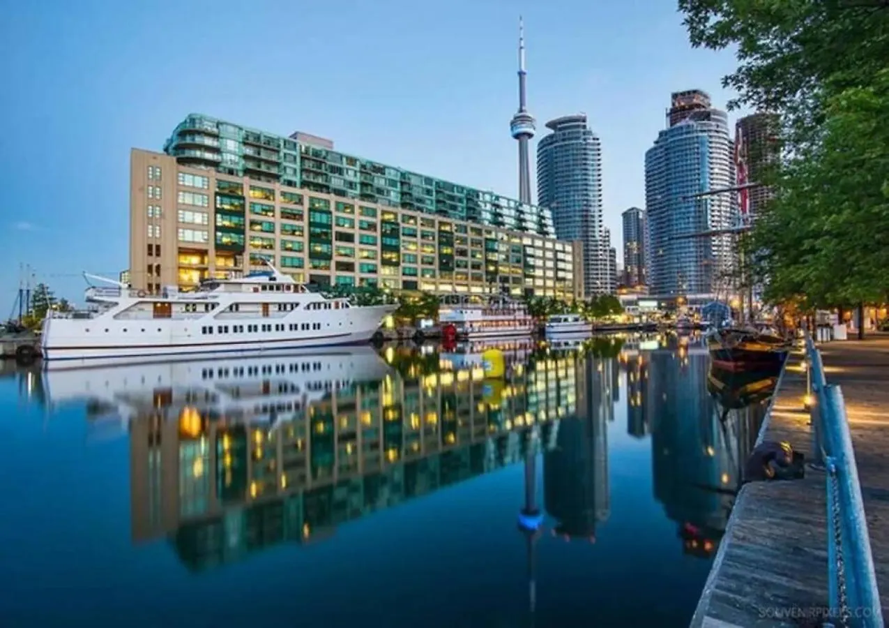 Lux 2Br 1Ba Steps To Cn Tower W Parking Included Villa Toronto Canada