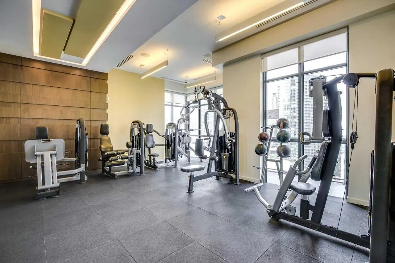 Lux 2Br 1Ba Steps To Cn Tower W Parking Included Villa Toronto Holiday home