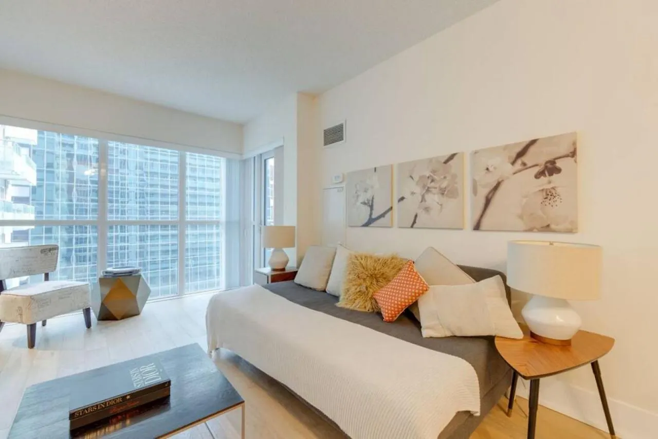 Holiday home Lux 2Br 1Ba Steps To Cn Tower W Parking Included Villa Toronto