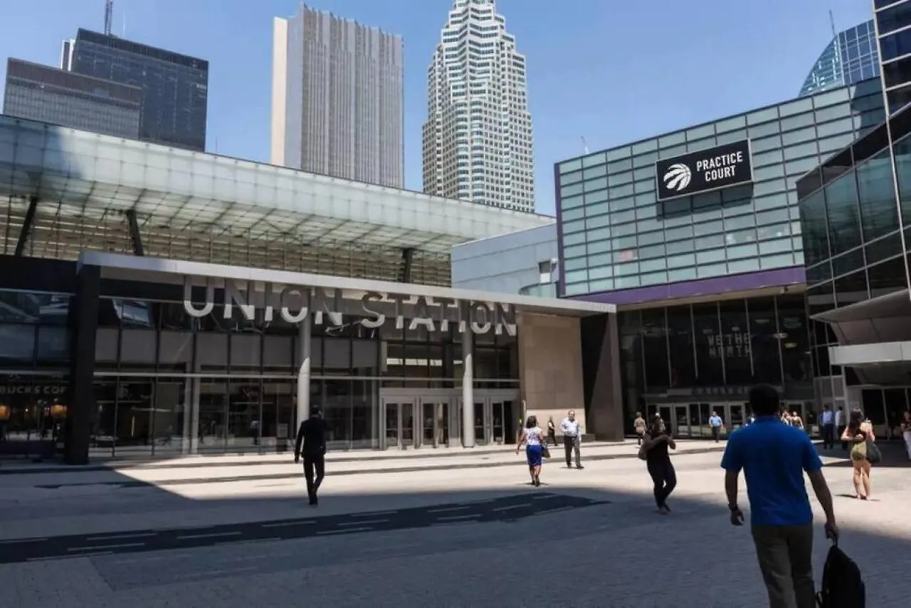 Lux 2Br 1Ba Steps To Cn Tower W Parking Included Villa Toronto
