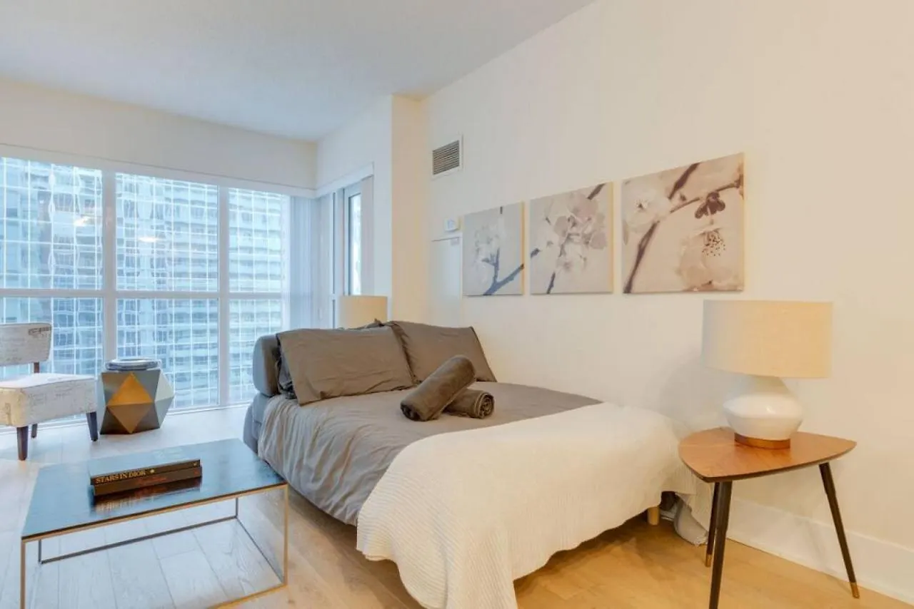 Lux 2Br 1Ba Steps To Cn Tower W Parking Included Villa Toronto Canada