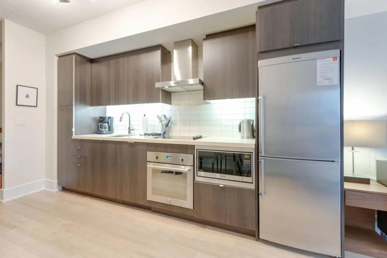Lux 2Br 1Ba Steps To Cn Tower W Parking Included Villa Toronto