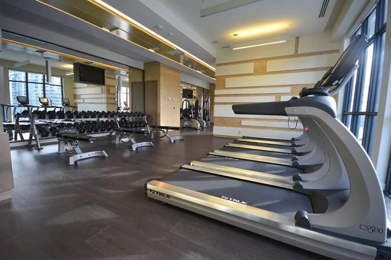 Lux 2Br 1Ba Steps To Cn Tower W Parking Included Villa Toronto Holiday home