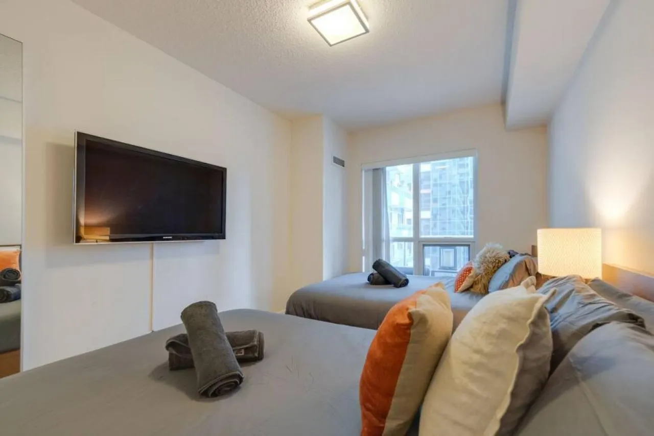 Lux 2Br 1Ba Steps To Cn Tower W Parking Included Villa Toronto